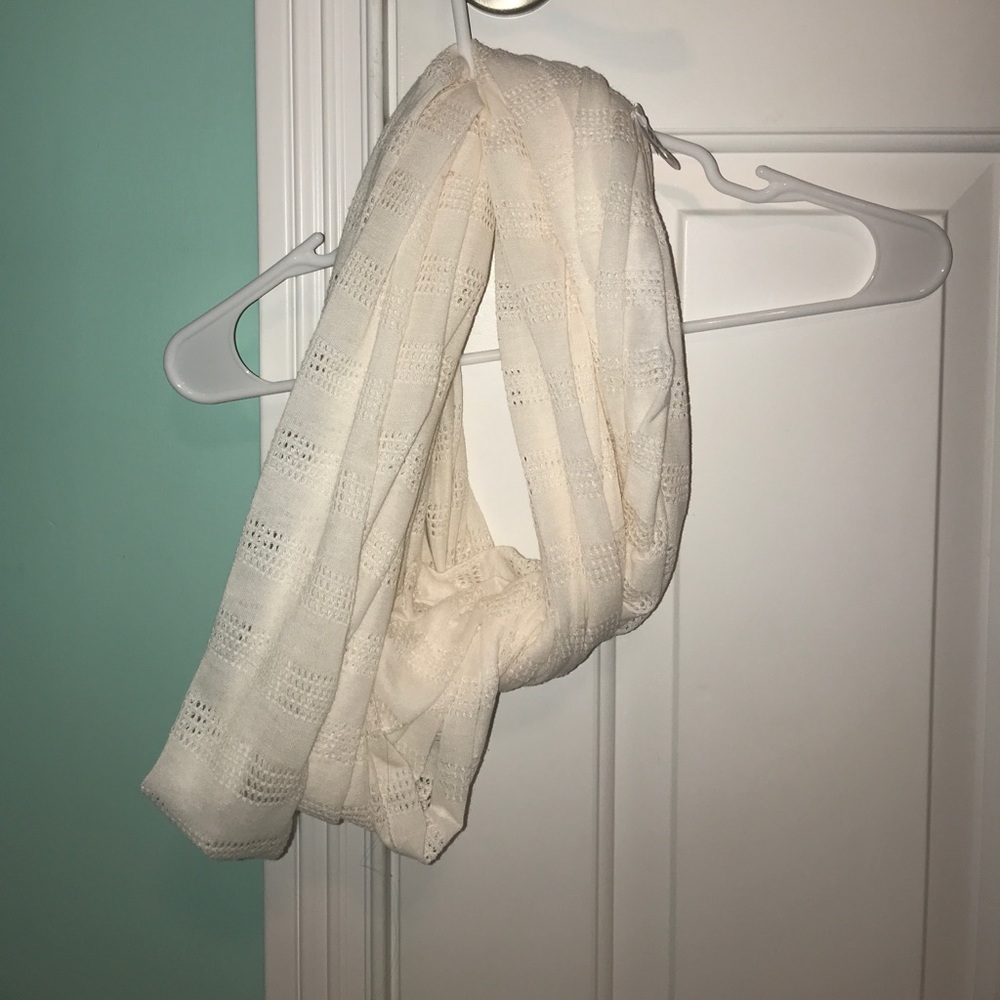 Patterned white infinity scarf - Picture 2 of 4